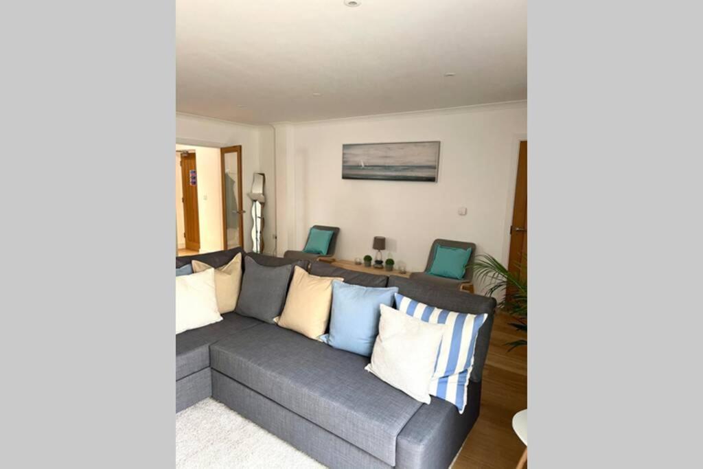 Luna Beach - Luxury Carbis Bay Apartment + Parking Exterior photo